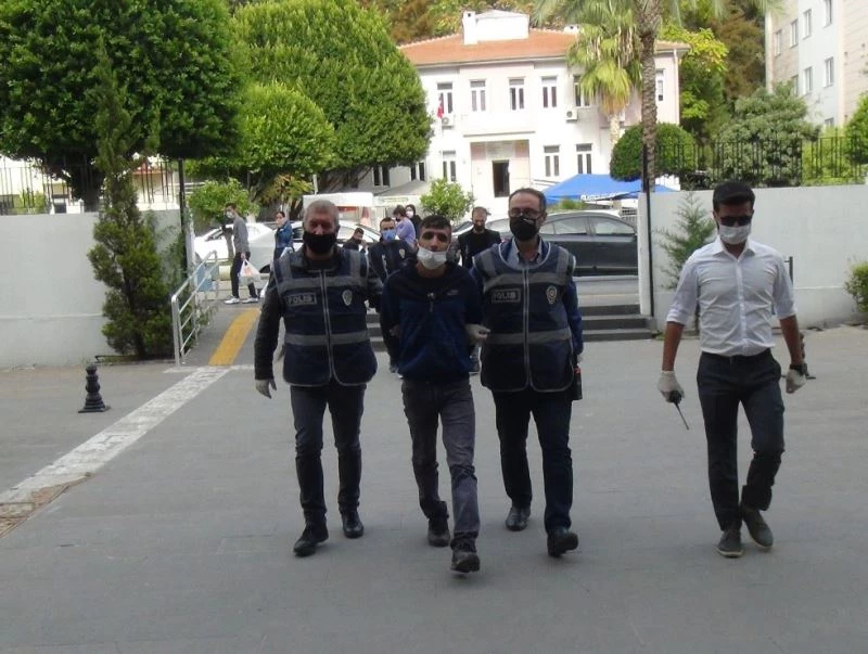 Antalya’da kafelere dadanan 2 şüpheli, 10 iş yerinin bahşiş kutusunu çaldı
