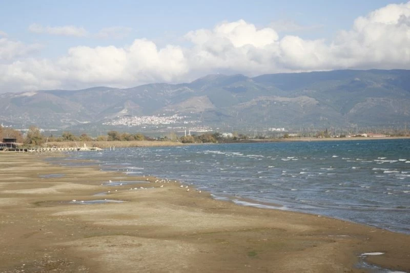 İznik Gölü’ndeki çekilme inceleniyor
