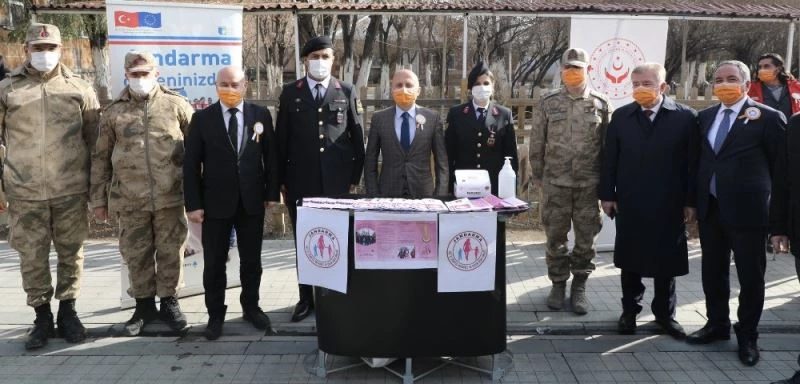 Ağrı’da Kadına Yönelik Şiddetle Mücadele Günü’nde stantlar kuruldu
