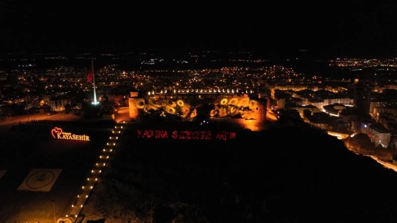 Nevşehir Kalesi ‘Kadına karşı şiddete hayır’ demek için turuncuya büründü
