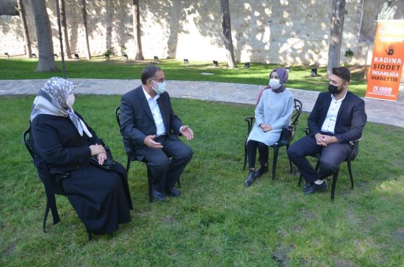 41 yıldır aynı yastığa baş koyan çiftler, 41 günlük evlilere mutluluğun sırrını anlatıyor