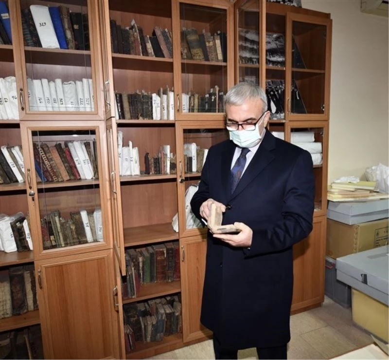 Vali Karaloğlu Meryem Ana Kilisesinde incelemelerde bulundu
