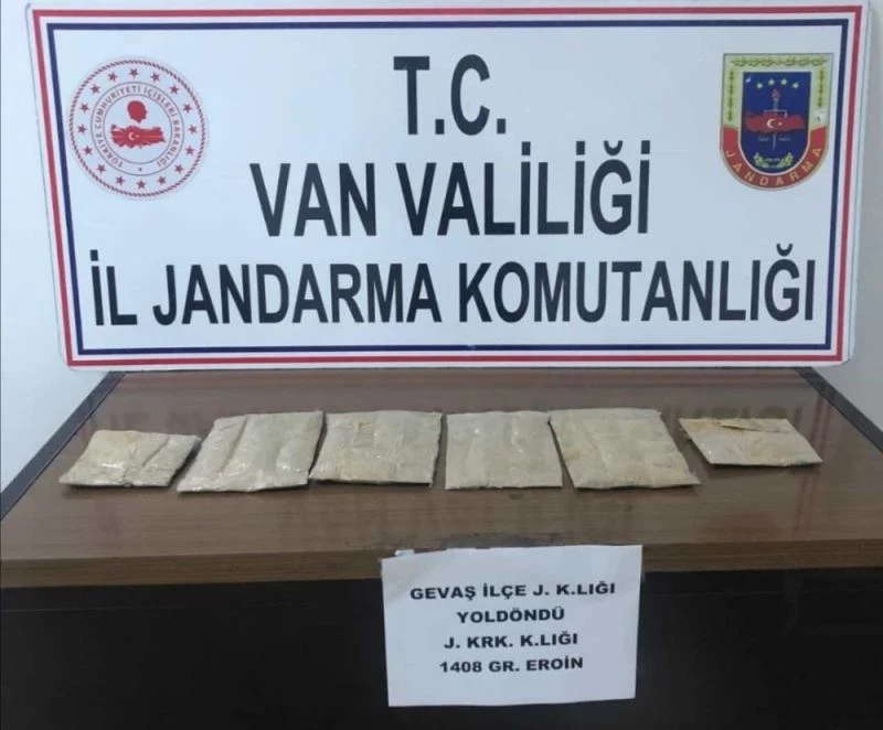 Gevaş’ta 1 kilo 408 gram eroin ile 3 kilo 50 gram metamfetamin ele geçirildi

