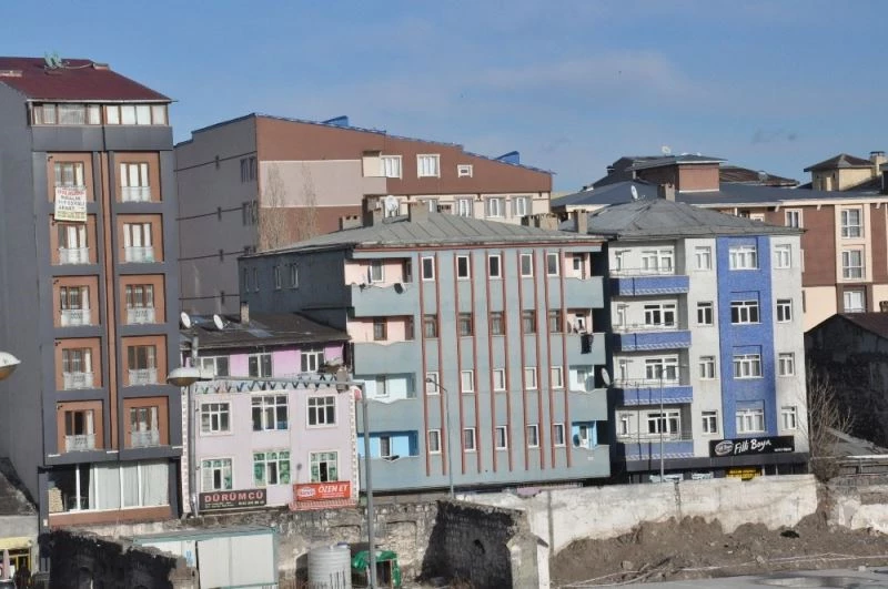 Kars’ta öğrenci gelmeyince kiralık evler elde kaldı
