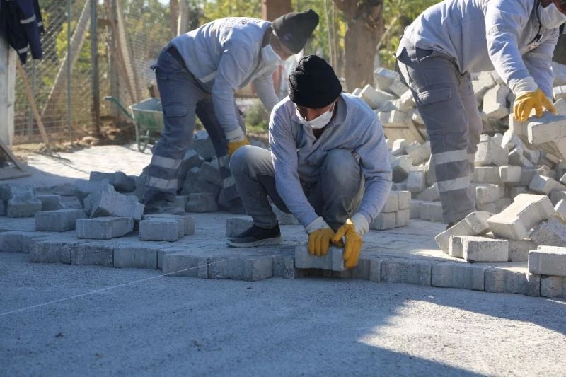 Umurlu Mahallesi’nde yol yapım çalışmaları sürüyor
