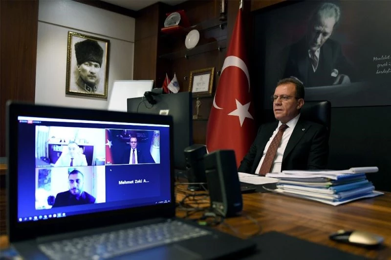 Başkan Seçer, Mersin’deki ‘akıllı kent’ uygulamalarını anlattı
