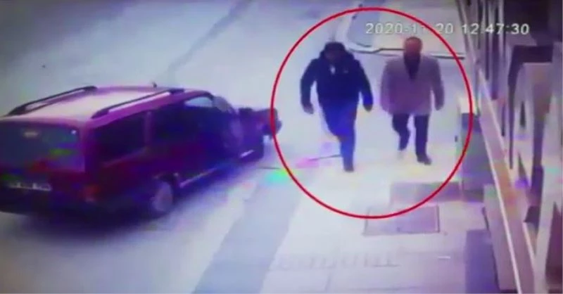 Ayrıldığı erkek arkadaşından para almak için iş yerini kurşunlattı
