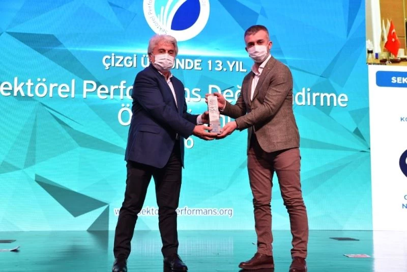 Cansu’ya sektörel performans ödülü
