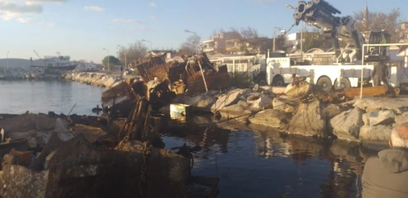 Batık gemi Pasha 7 yıl sonra denizden çıkarıldı
