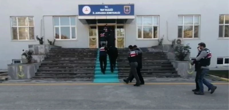 Van’da terör operasyonu: 3’ü muhtar, biri korucu başı 8 gözaltı

