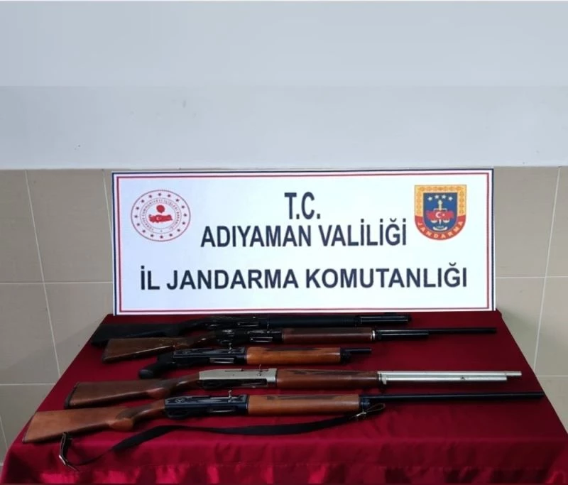 Şüpheli araçta pompalı av tüfekleri bulundu
