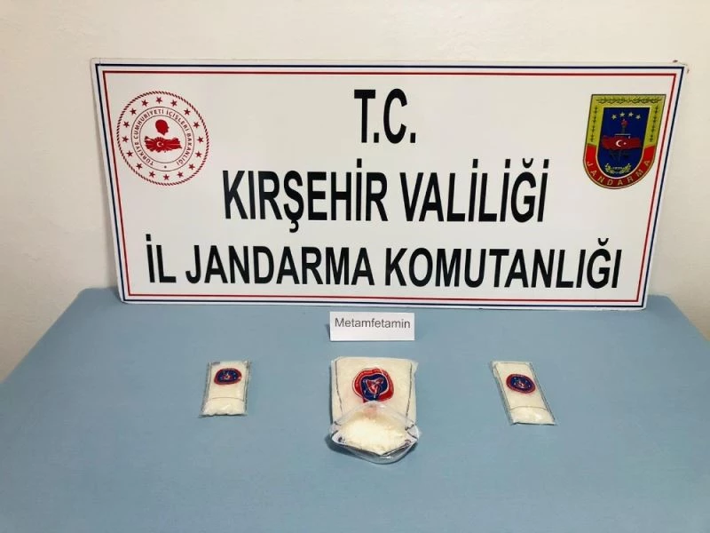 Kırşehir’de yolcu otobüsünde uyuşturucu sevkiyatını jandarma engelledi
