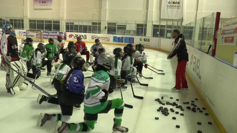 Narman Kadın Buz Hokeyi Takımı, Kadınlar Ligi Şampiyonası’na hazırlanıyor
