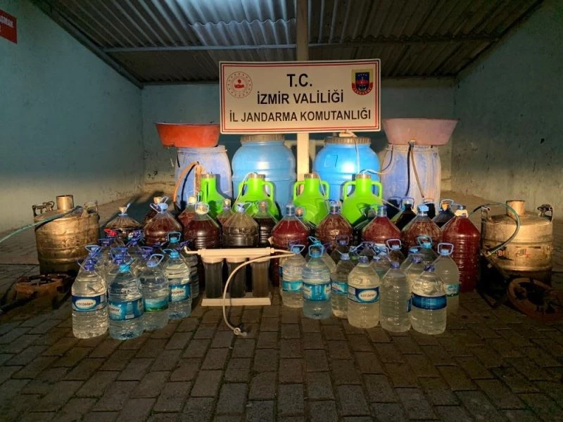 İzmir’de 972 litre kaçak alkol ele geçirildi
