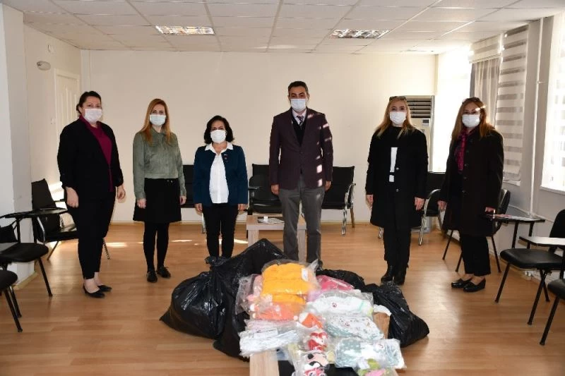 Sökeli kadınların örgüleri çocukları sıcak tutacak
