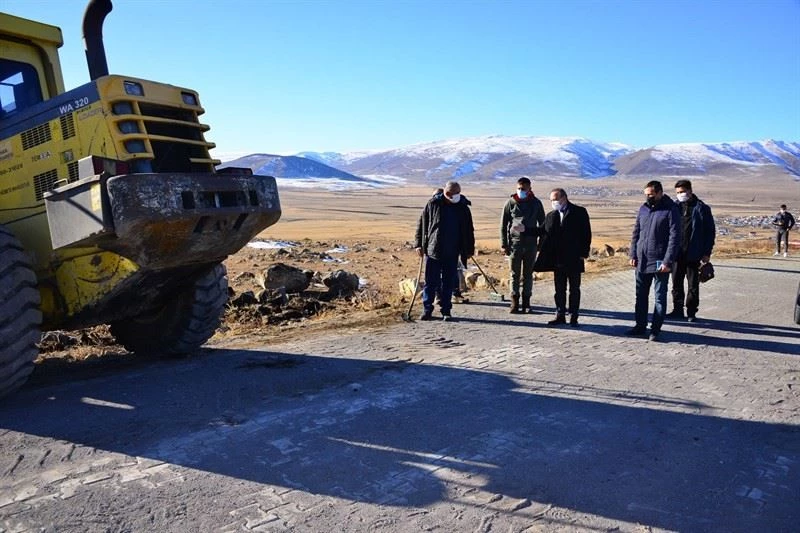 Vali Hüseyin Öner, Yalnızçam Kayak Merkezinde incelemelerde bulundu
