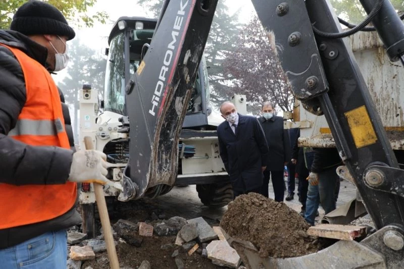 Başkan Özlü “Dört bir yandan çalışıyoruz”
