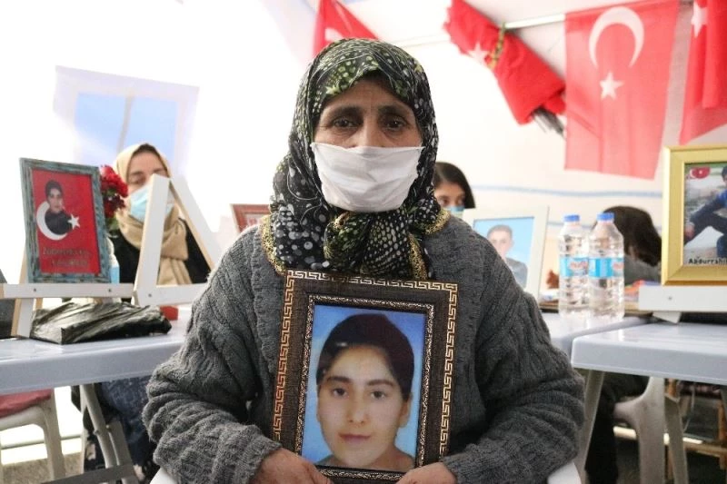 Evlat nöbetini sürdüren anne terör milislerinin en ağır ceza almasını istiyor
