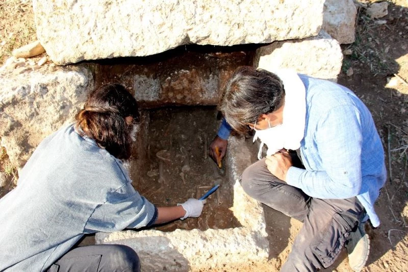 Tek mezarda 3 iskelet
