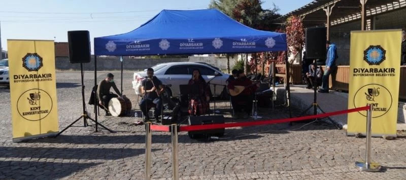 Diyarbakır’da ’Küçede sanat var’ etkinliğine yoğun ilgi
