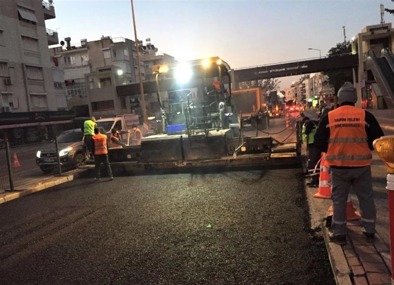 Kısıtlama saatlerinde Meydan Altgeçidi asfaltı yenilendi
