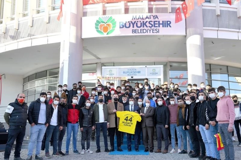 Yenimalatyaspor taraftarlarından Başkan Gürkan’a ziyaret
