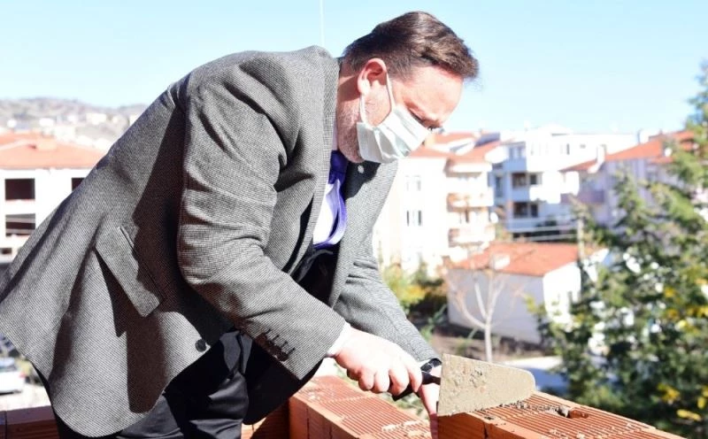 Atatürk Evi’ne Bir Tuğlada Başkan Orkan’dan
