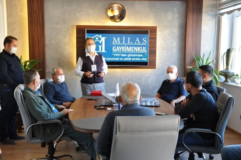 Meslek duayenleri ve gençler belgelerini aldılar
