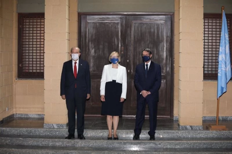 KKTC Cumhurbaşkanı Tatar Rum lider Anastasiadis ile görüştü
