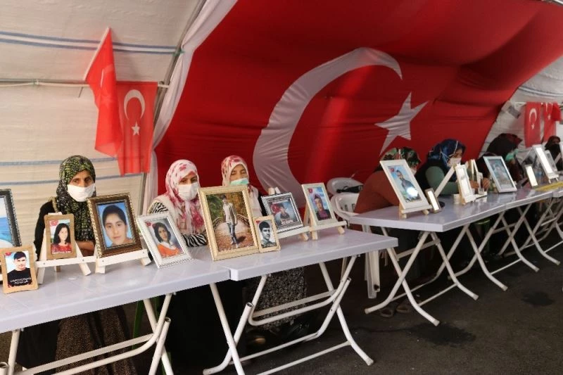 HDP önündeki aileler eylemlerine kararlılıkla devam ediyor
