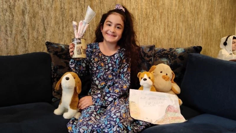 Harçlıklar Ayda ile Elif’e
