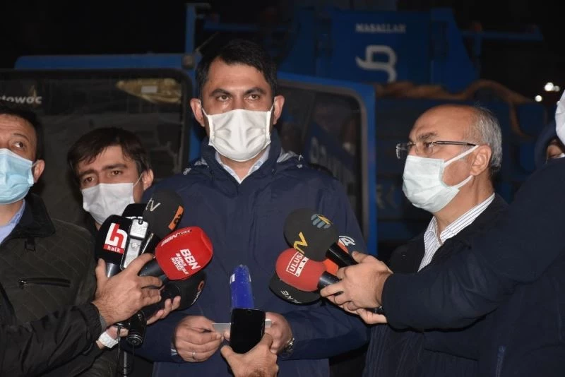Bakan Kurum: “İzmir’de 942 personelimizle hasar tespit çalışmalarımızı aralıksız sürdürüyoruz”
