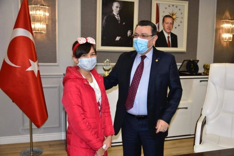 Trabzon’daki Afganlı öğrenciden depremzedeler için duygulandıran bağış
