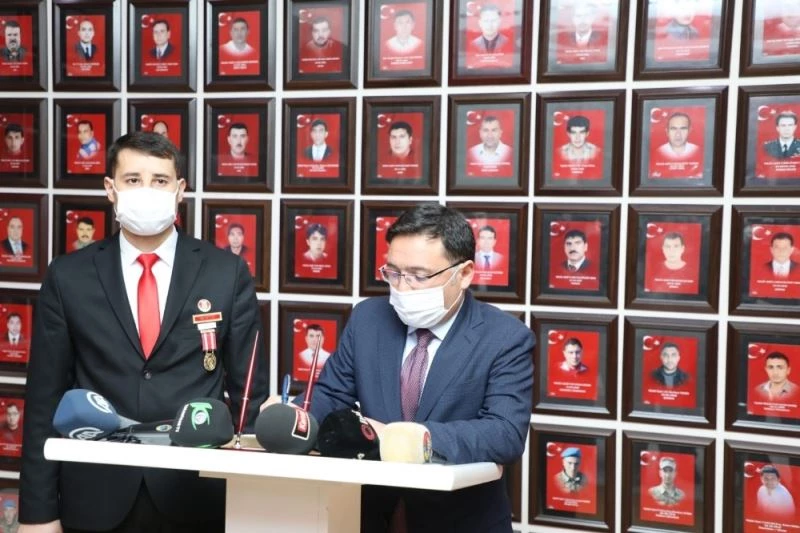 Vali Çiçek: “Şehit aileleri ve gazilerimizin emrindeyiz”
