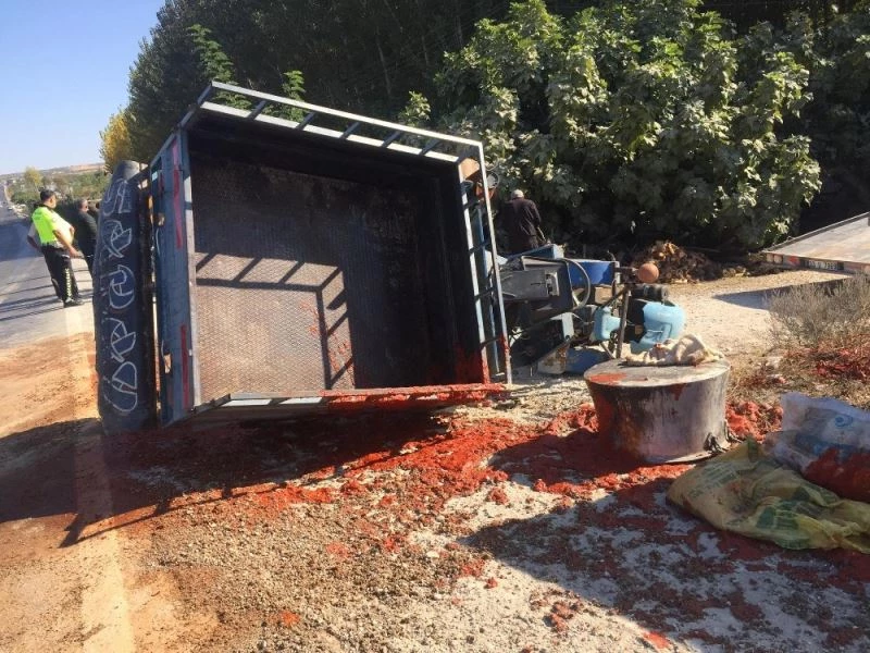 Mersin’de taktak motoru devrildi: 4 yaralı
