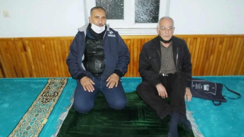 Erkenci cemaat oldular
