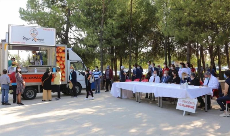 Prof. Dr. Tuncer Karpuzoğlu anısına lokma dağıtıldı