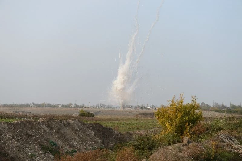 Ermenistan’ın Terter’e attığı yasaklı  fosforlu top mermisi imha edildi
