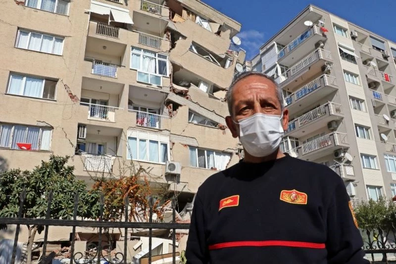 İtfaiye amiri ‘ablam ve annem ölüyor’ telefonuyla gittiği apartmandan eşini ve 2 kızını enkaz altından kurtardı
