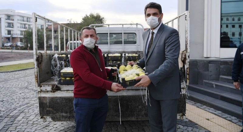 Kartepe Belediye meclis üyelerine Eşme ayvası
