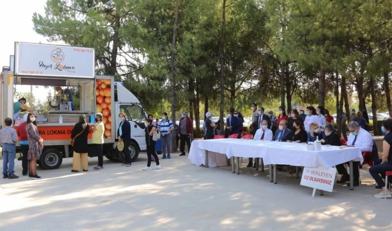 Merhum Prof. Dr. Tuncer Karpuzoğlu anısına lokma dağıtıldı
