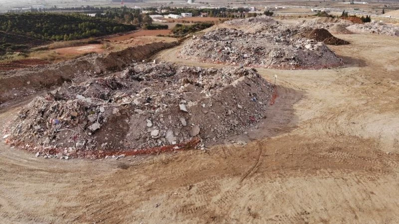 Bu moloz yığınları 114 kişiye mezar oldu
