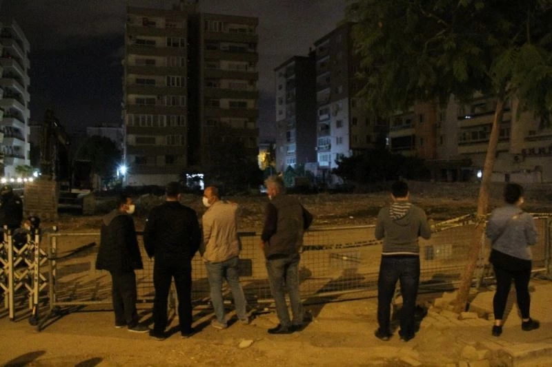 Rıza Bey Apartmanının enkazı kaldırıldı, geriye acılar kaldı
