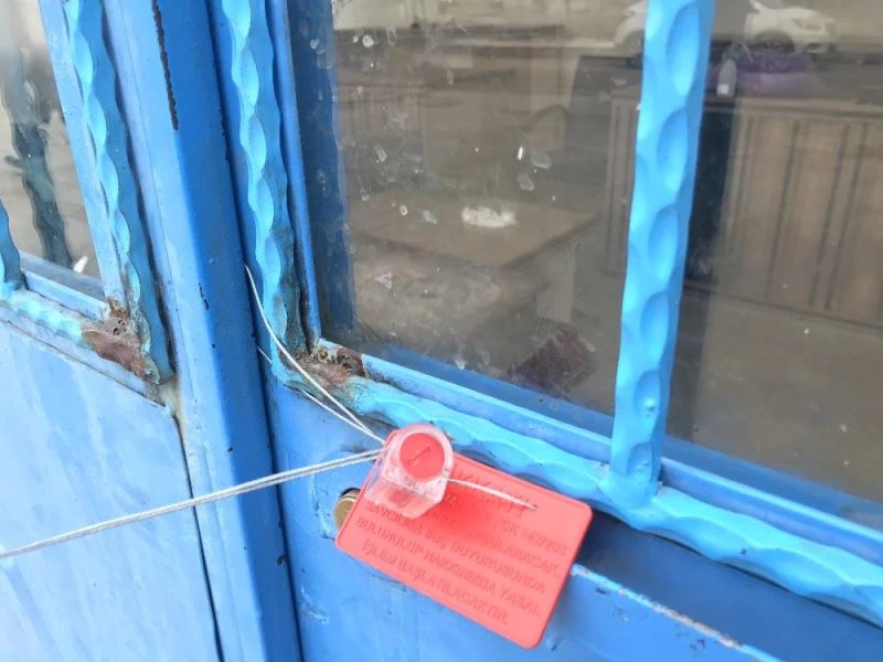 Süt kazanına girip banyo yaptı
