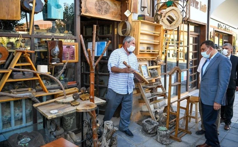 Gürkan, sanat sokağında esnaf ve vatandaşlarla görüştü
