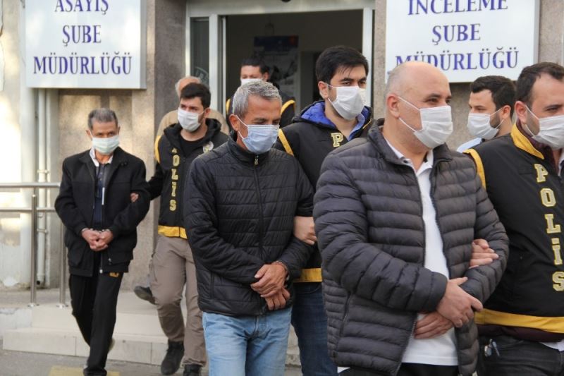 İzmir’deki depremde yıkılan binalarla ilgili 7 tutuklama
