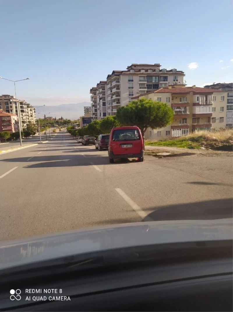 Rögar kapağı tadilatı yapan işçilere seyir halindeki araç çarptı
