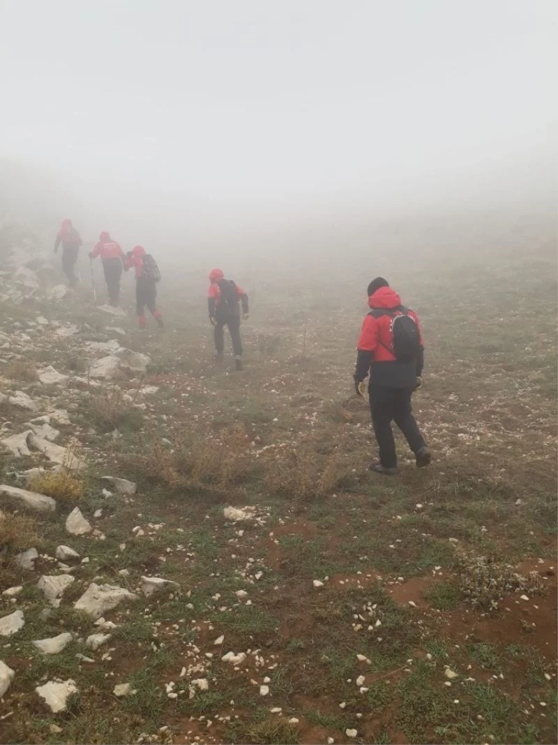 Yaylada kaybolan çobanı 40 kişilik ekip buldu
