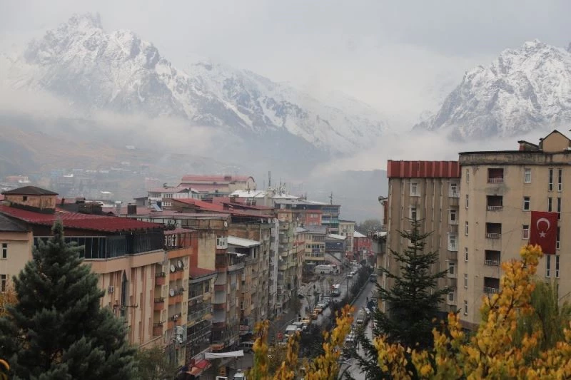 Sümbül Dağı karla kaplandı
