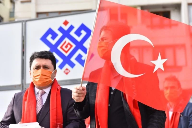 Başkan Avcı Lösemiye dikkat için turuncu maske dağıttı
